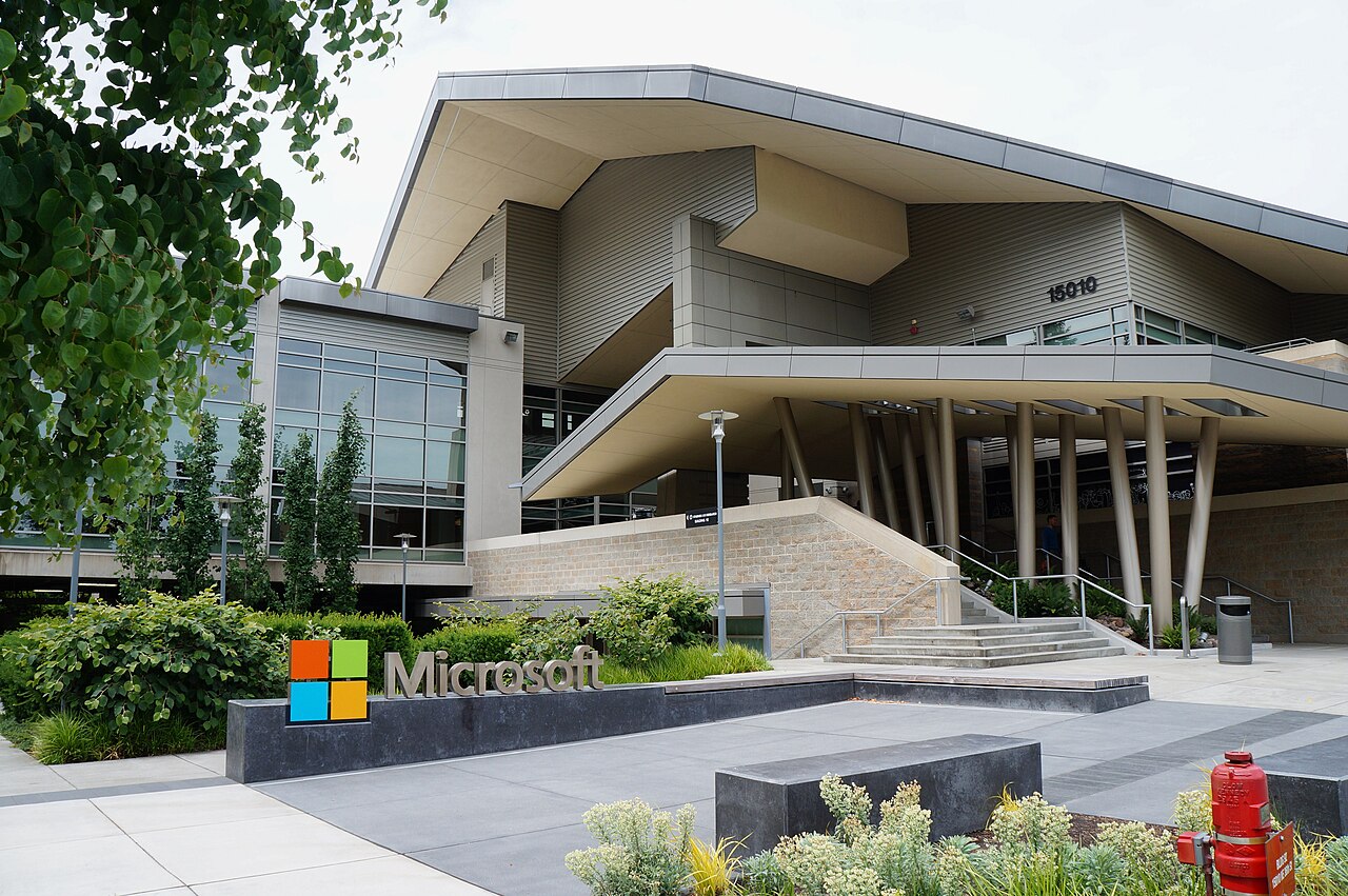 Microsoft Redmond 캠퍼스 Building 92 — Copilot의 고향에 Claude가 입주했다